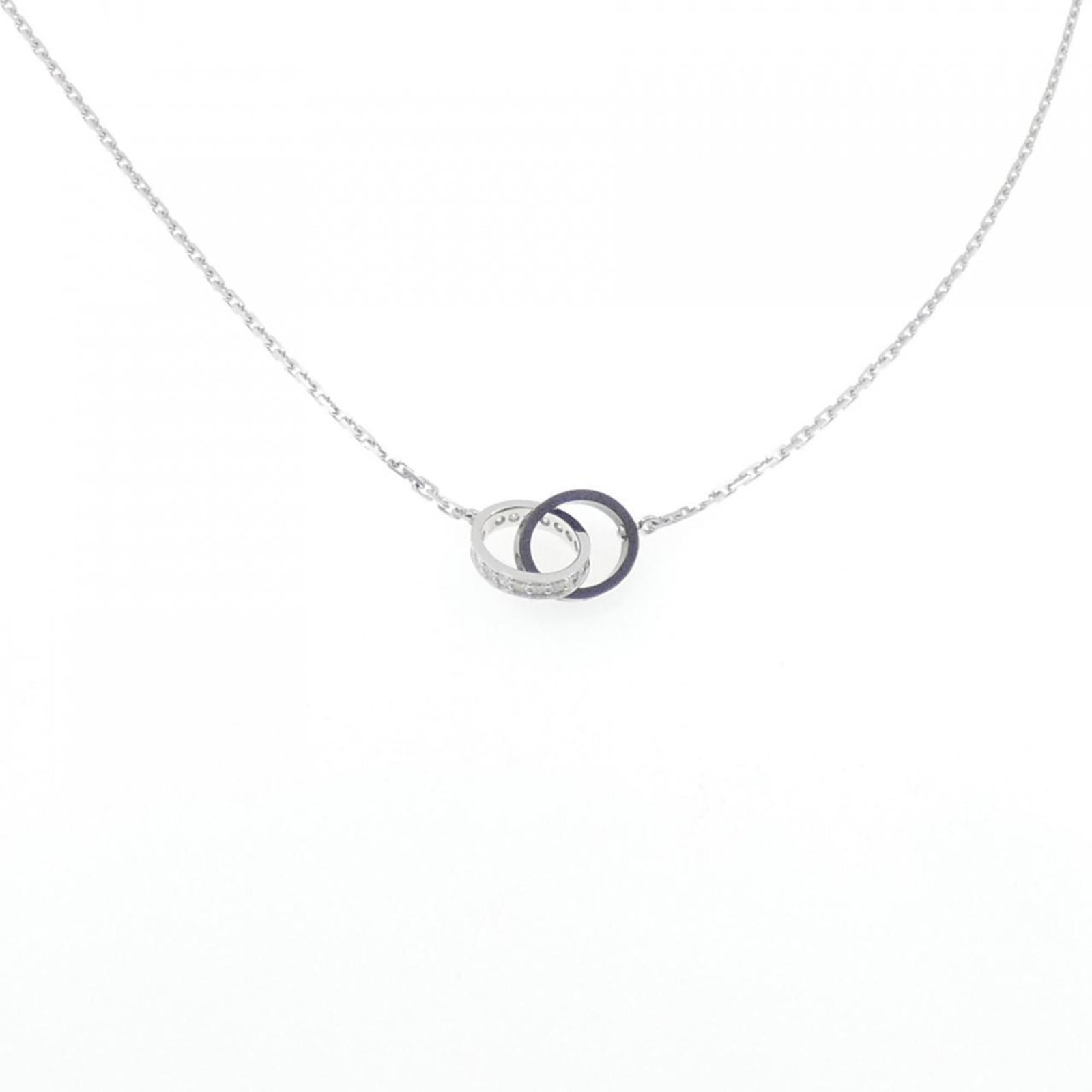 Baby Love Necklace Cartier 2008 Xmas Collection: Baby Love Necklace Cartier 2008 Xmas Collection Cartier's 2008 Xmas Collection Baby Love Necklace boasts a striking design featuring a ceramic and white gold (18K) pendant. With its 44 cm neck circumf