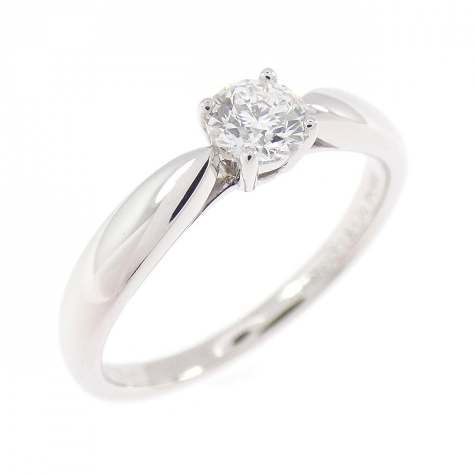 Platinum ring by Tiffany band: Platinum ring by Tiffany band Platinum ring by Tiffany features a band design made from high-quality platinum, with a US size 3.5 to fit comfortably on most women's fingers. The item bears some minor 
