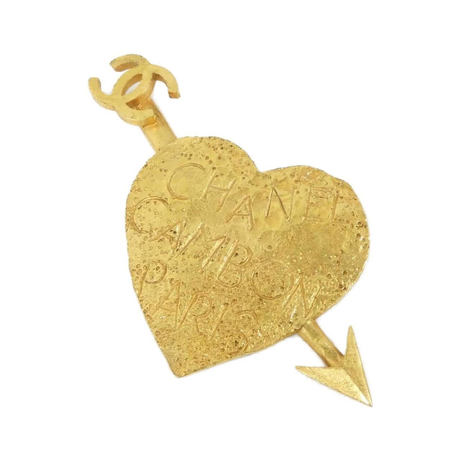 Chanel Brooch: Chanel Brooch This gold Chanel brooch boasts a classic design, measuring 6.5cm x 8.5cm in size. With a few traces of usage visible, it retains its original charm and remains in very good condition des