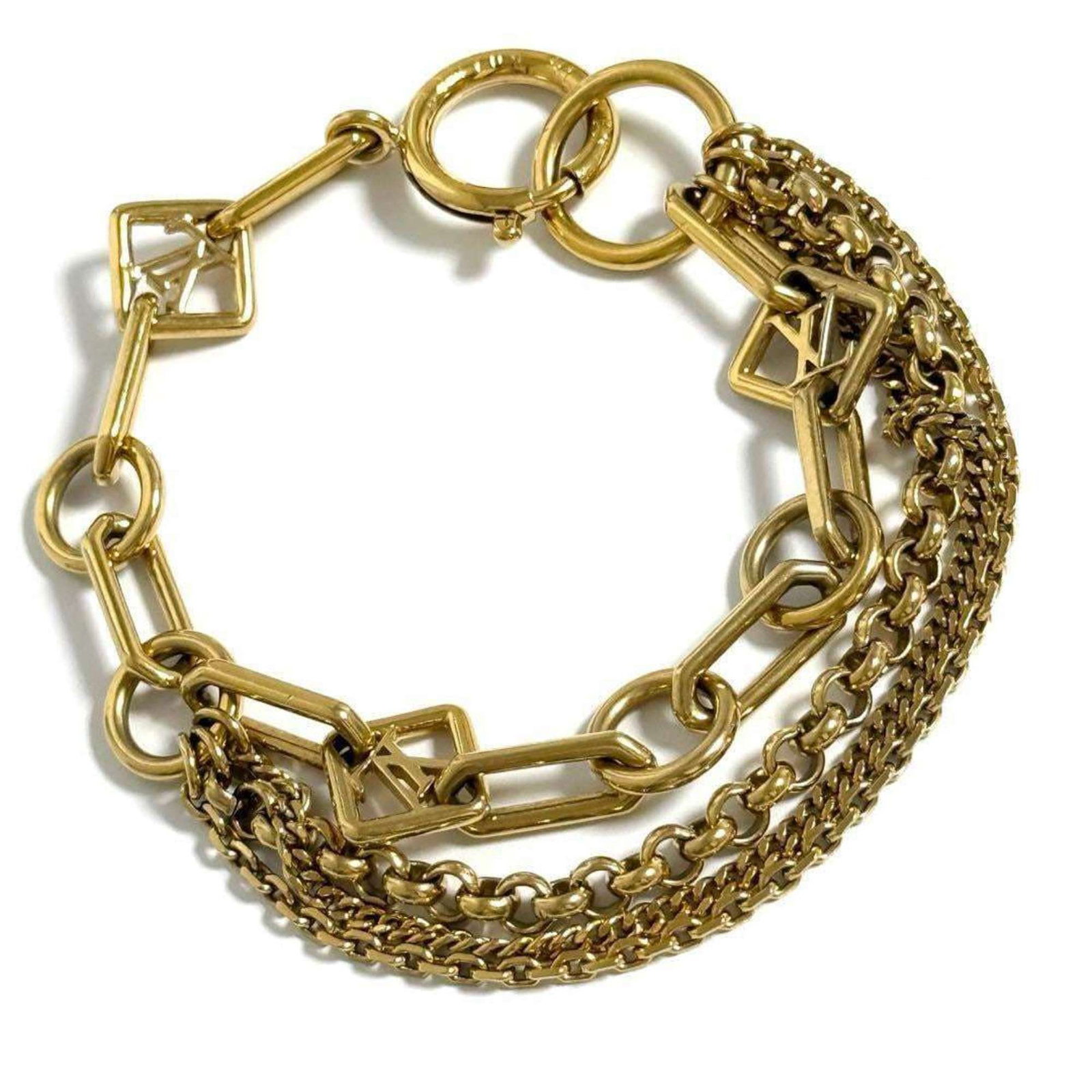 Charm of Louis Vuitton Metal: Charm of Louis Vuitton Metal Gold Louis Vuitton Metal Charm Bracelet, 18cm in length, bears a signature. The bracelet has some scratches and dirt, but remains in very good condition with only a few tr