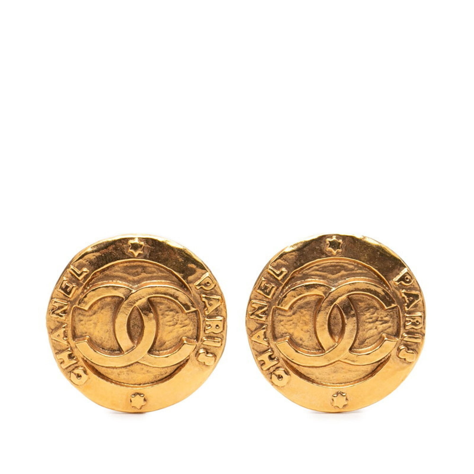 Clip earrings gold plating by Chanel: Clip earrings gold plating by Chanel Gold plating clip earrings from Chanel, bearing traces of usage with minor scratches and dirt. The item measures 34.60mm x 34.60mm in size. Used condition. Item Sp