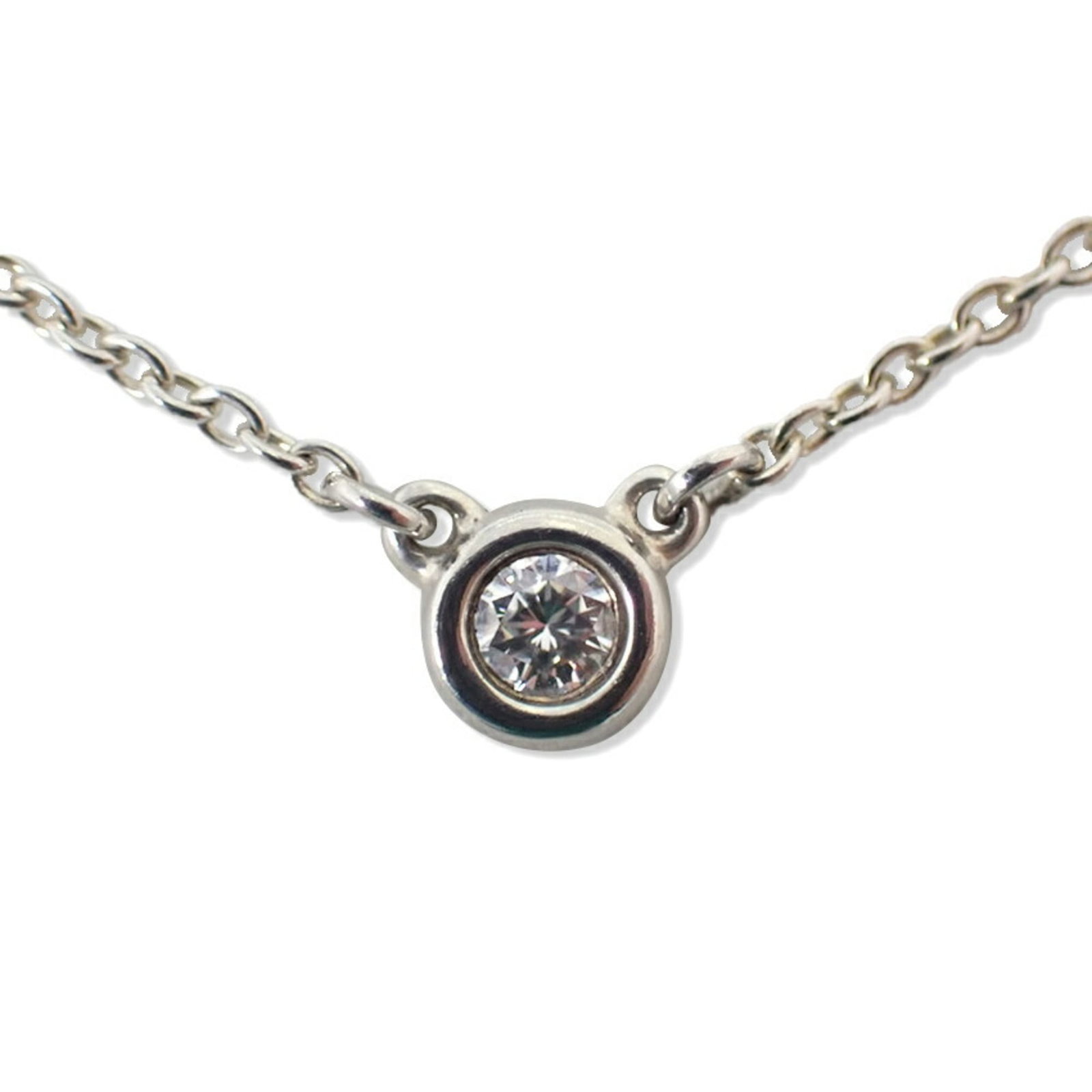 Diamond 1pc Necklace 925 Yard By Tiffany: Diamond 1pc Necklace 925 Yard By Tiffany Sterling silver necklace featuring a 4mm diamond pendant, crafted by Tiffany. The 41.5 cm chain has some scratches and dirt, but remains in very good condition