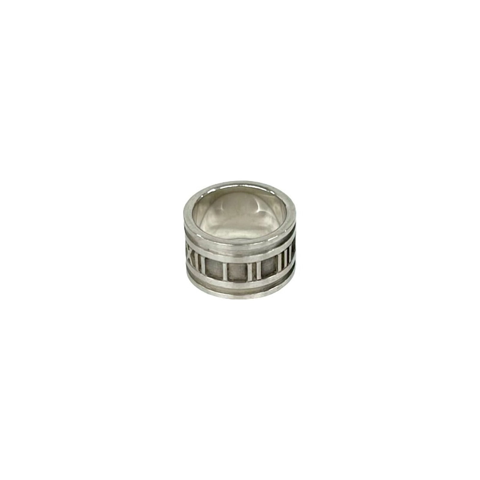 Tiffany Band Ring Silver 925: Tiffany Band Ring Silver 925 Silver 925 band ring from Tiffany, featuring a classic design with subtle wear and minor scratches. This used ring is in good condition, showing signs of previous use. A s