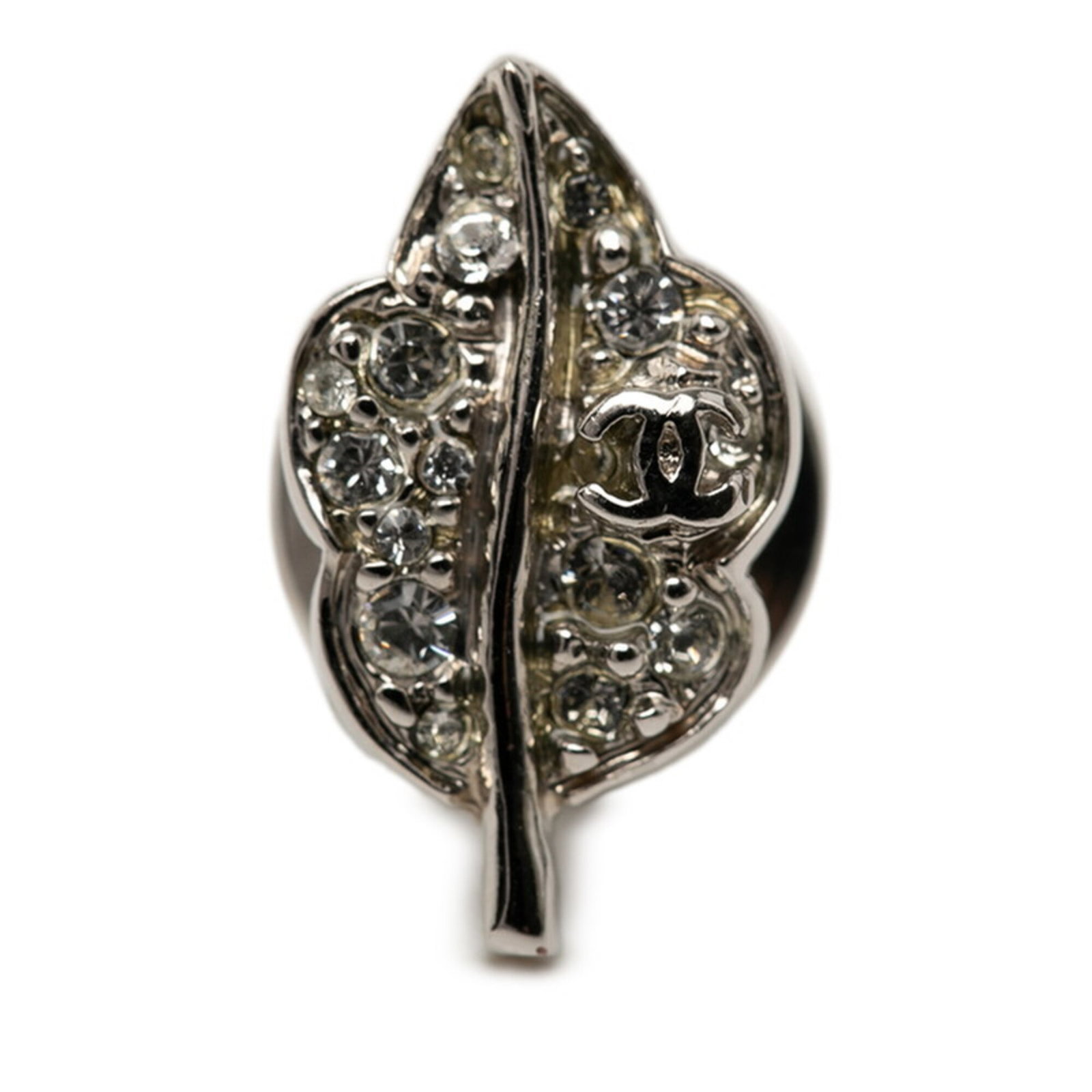 Metal pin by Chanel: Metal pin by Chanel Silver metal pin by Chanel features a rhinestone, measuring 1.67cm x 9.60mm in size. The item shows some signs of usage, including a few traces of scratches and dirt, but remains