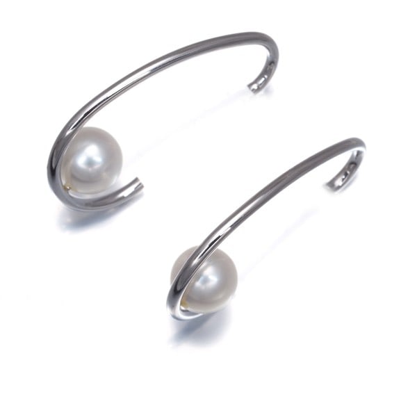 Pearl Akoya Hoop 18K Gold White Solitaire 5.6Mm: Pearl Akoya Hoop 18K Gold White Solitaire 5.6Mm 18k white gold sets off the luminous Akoya pearl, creating a stunning solitaire earring. The cultured akoya pearl's luster and subtle sheen are