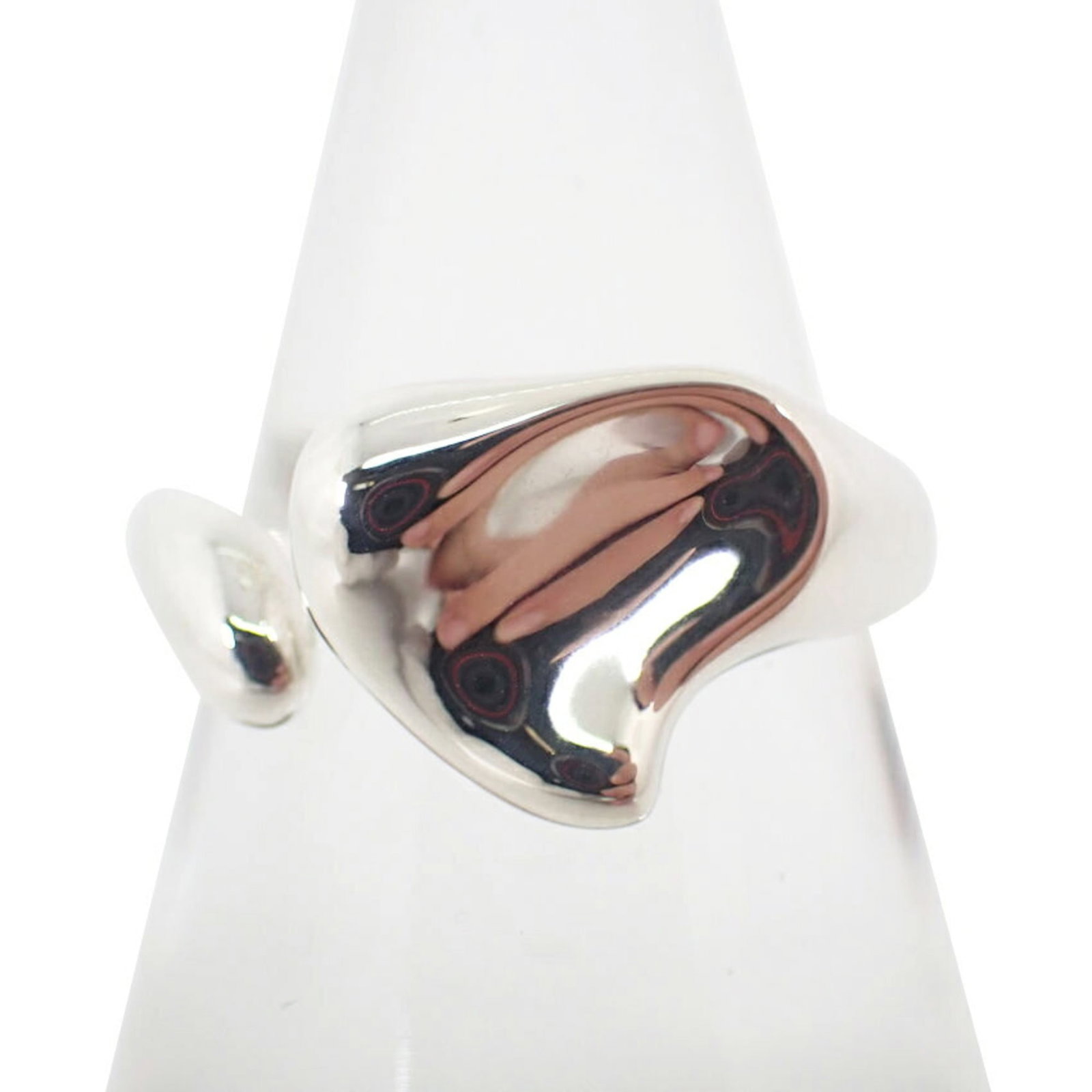 Sterling Silver Ring Tiffany Band: Sterling Silver Ring Tiffany Band Sterling Silver Ring Tiffany Band - A Pre-Owned Women's Band in Excellent Condition. This 50mm sterling silver band features the iconic Tiffany brand and has a few