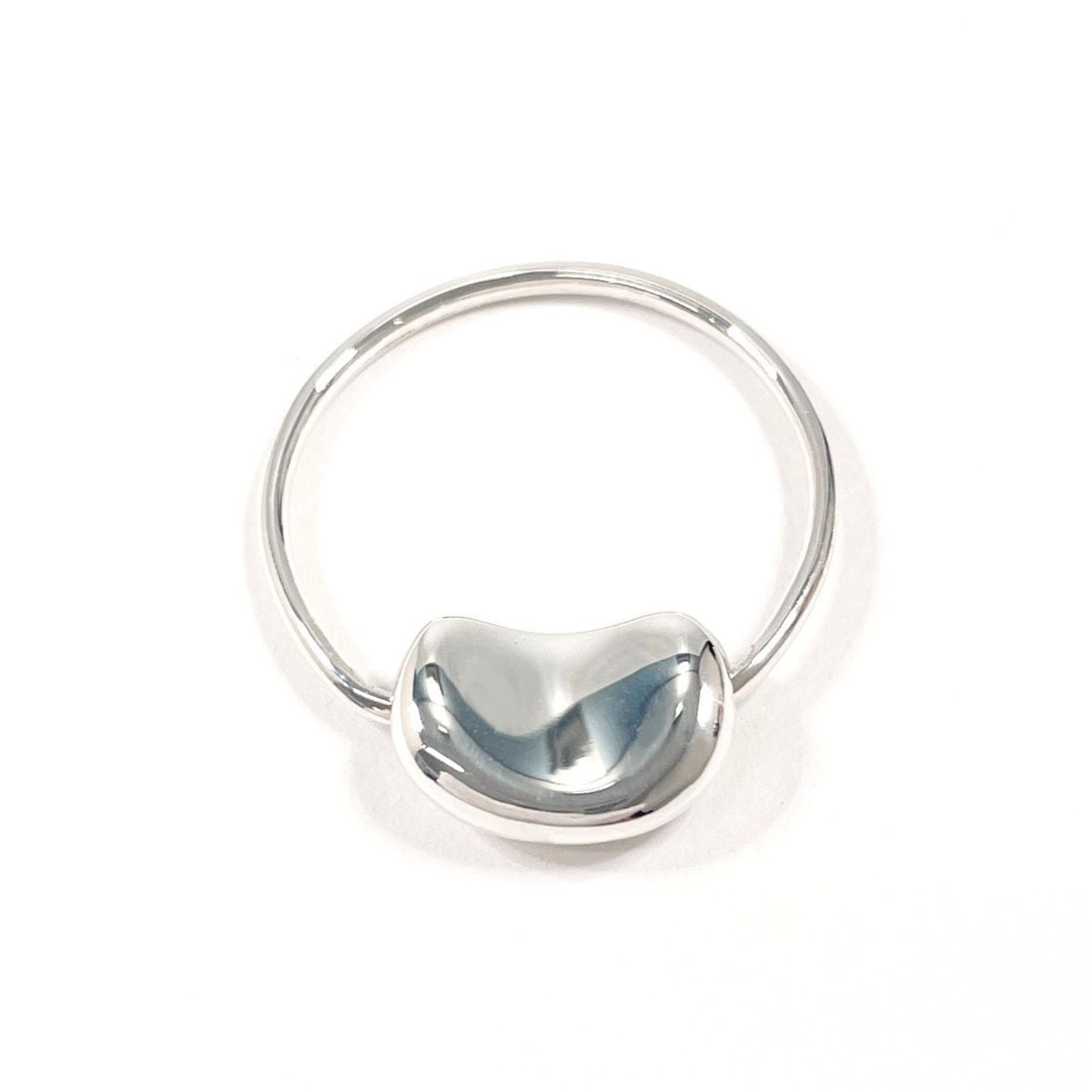 Tiffany Band Ring Silver 925: Tiffany Band Ring Silver 925 Silver 925 band ring from Tiffany, featuring a sleek and modern design. Made from high-quality silver, this ring boasts a classic look that suits everyday wear. In