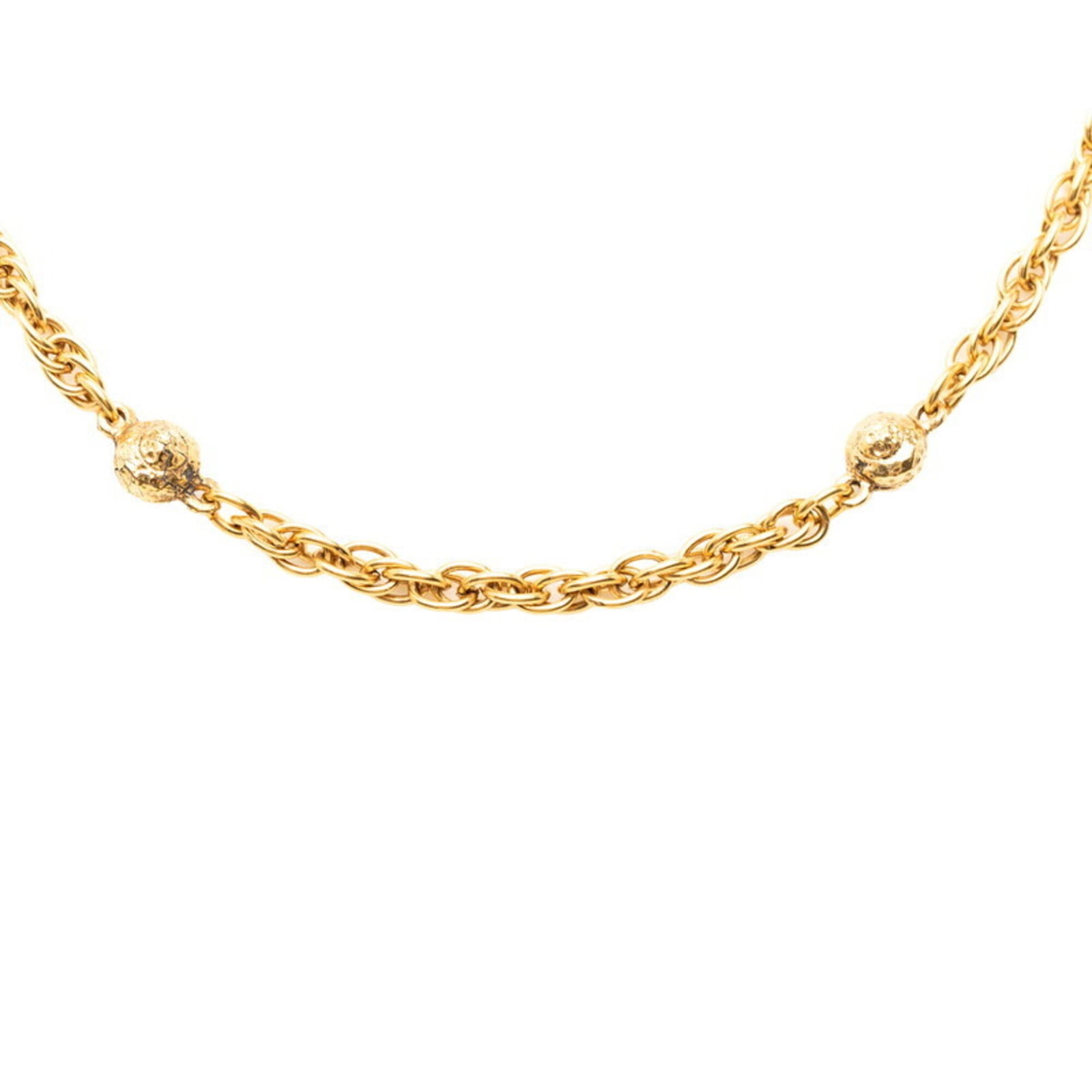 Women's gold plated long necklace by Chanel: Women's gold plated long necklace by Chanel Gold plated long necklace by Chanel, featuring a 9.1mm x 9.1mm pendant, falls within the 91 cm / 35.82'' neck circumference. The piece bears traces of