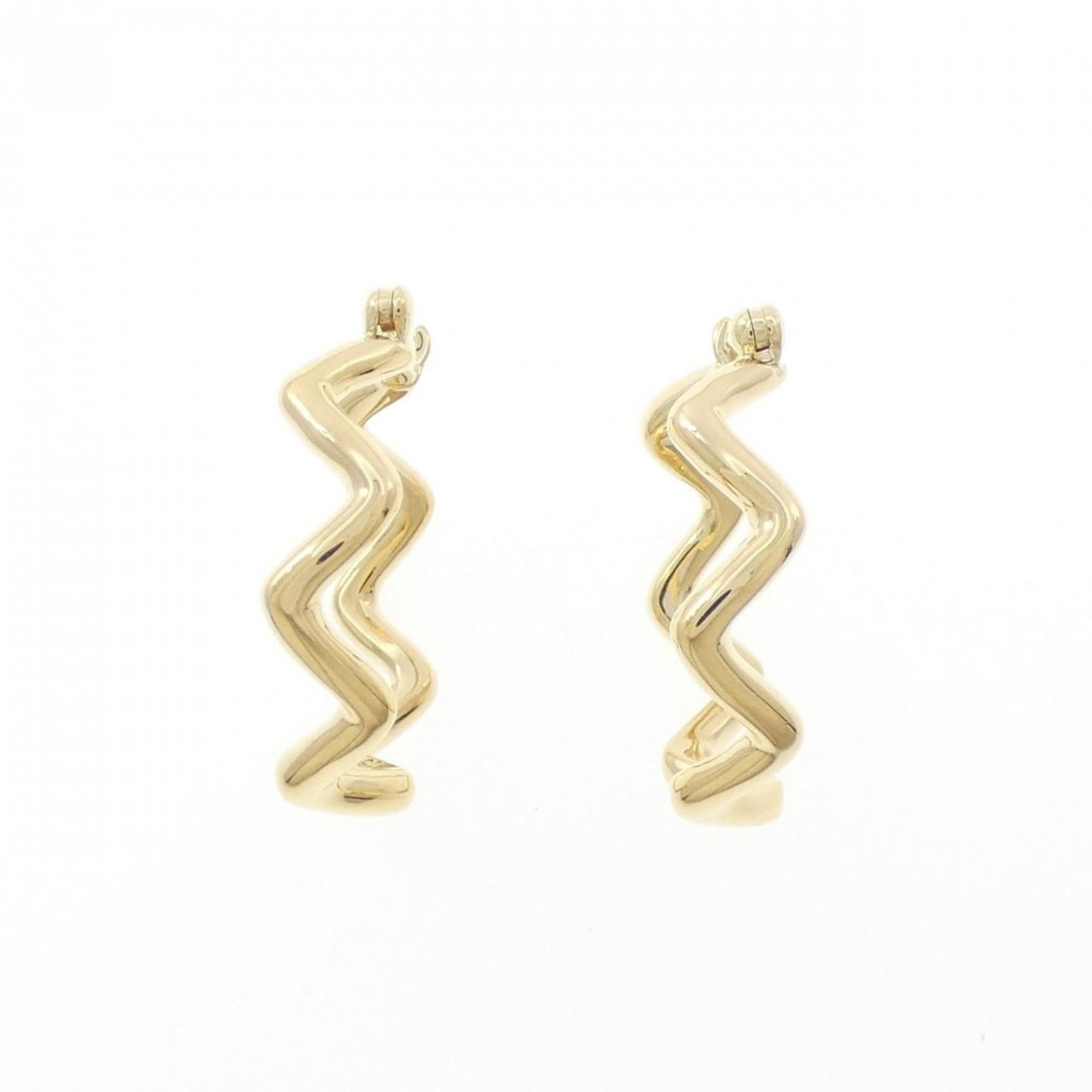 Gold Stud Yellow Earrings Tiffany: Gold Stud Yellow Earrings Tiffany Yellow Gold (18K) Stud Earrings from Tiffany are crafted with high-quality yellow gold, featuring a classic stud design. Measuring 21.00mm x 5.70mm, these earrings