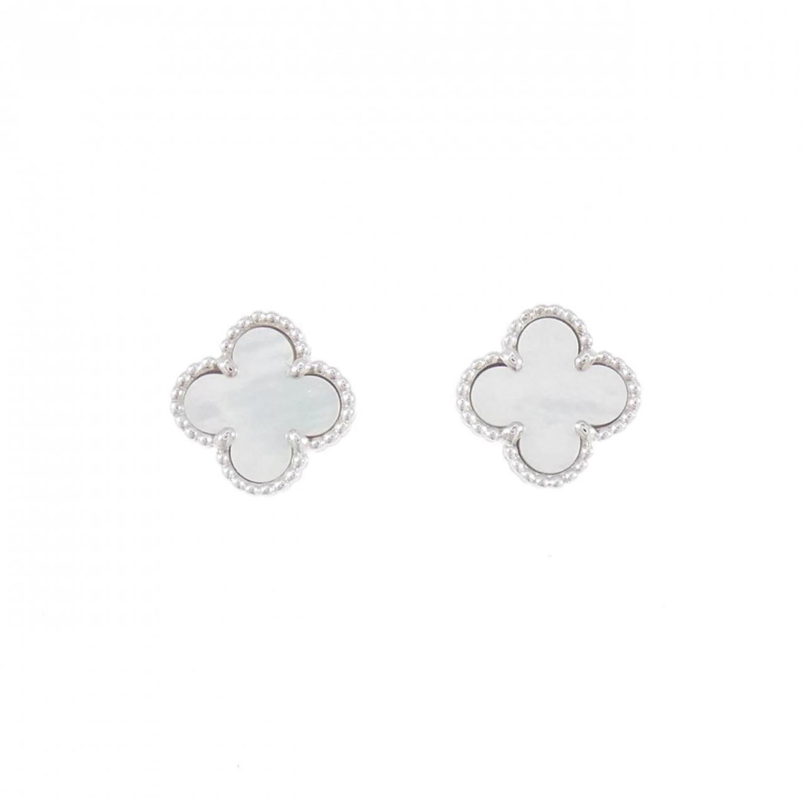 Van Cleef & Arpels Stud Earrings White Gold (18K): Van Cleef & Arpels Stud Earrings White Gold (18K) Stud earrings in white gold (18K) from Van Cleef & Arpels, featuring a classic design. The item bears a few traces of usage and some scratches/dirt, b