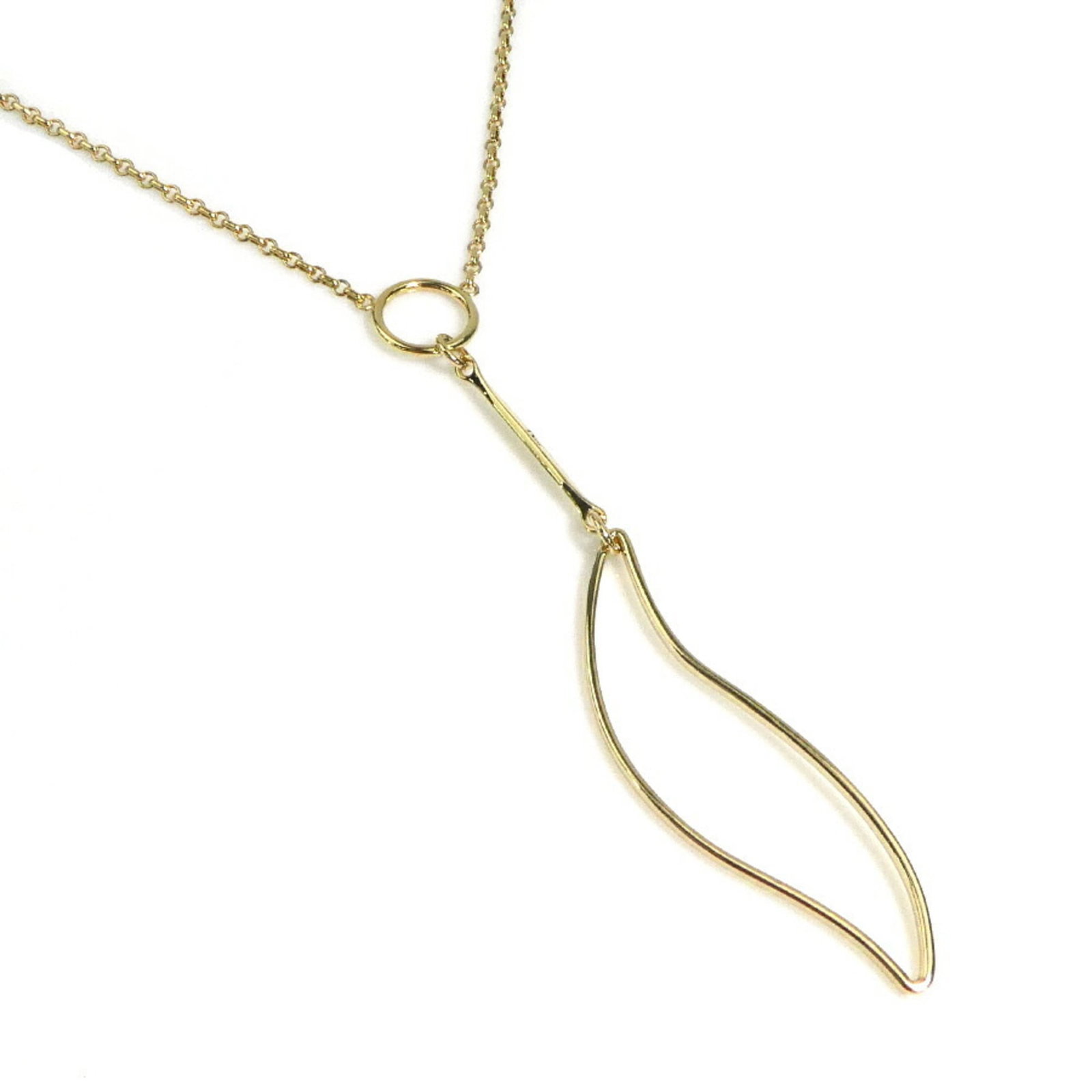 Women's necklace gold metal Christian Dior 56112A: Women's necklace gold metal Christian Dior 56112A Gold metal Christian Dior necklace with a distinctive design, bearing a signature. This women's necklace features gold metal construction and has a
