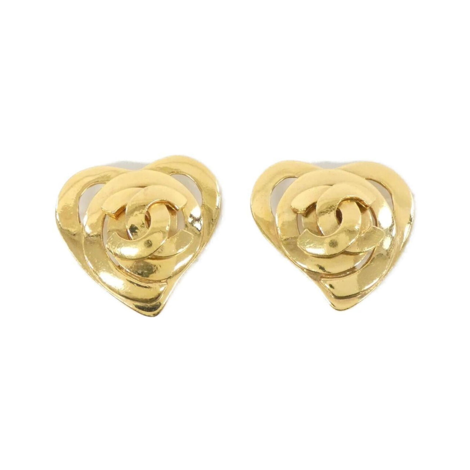 Chanel Clip Earrings: Chanel Clip Earrings Chanel Clip Earrings in Gold, featuring the iconic design with a few traces of usage and some minor scratches. The earrings are made from high-quality materials and have been well