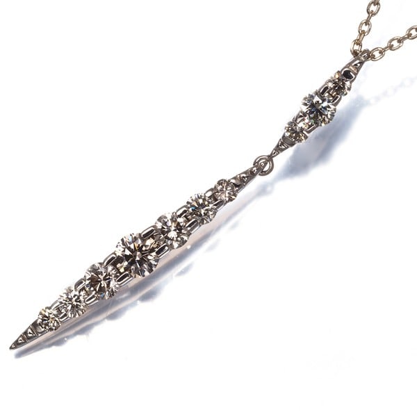 Kashikey Necklace Brown Diamond 1.00Ct Naked 18K 750 Brown Gold: Kashikey Necklace Brown Diamond 1.00Ct Naked 18K 750 Brown Gold The Kashikey Necklace features a stunning 1.00ct brown diamond set in 18k brown gold, showcasing the natural beauty of the stone. This