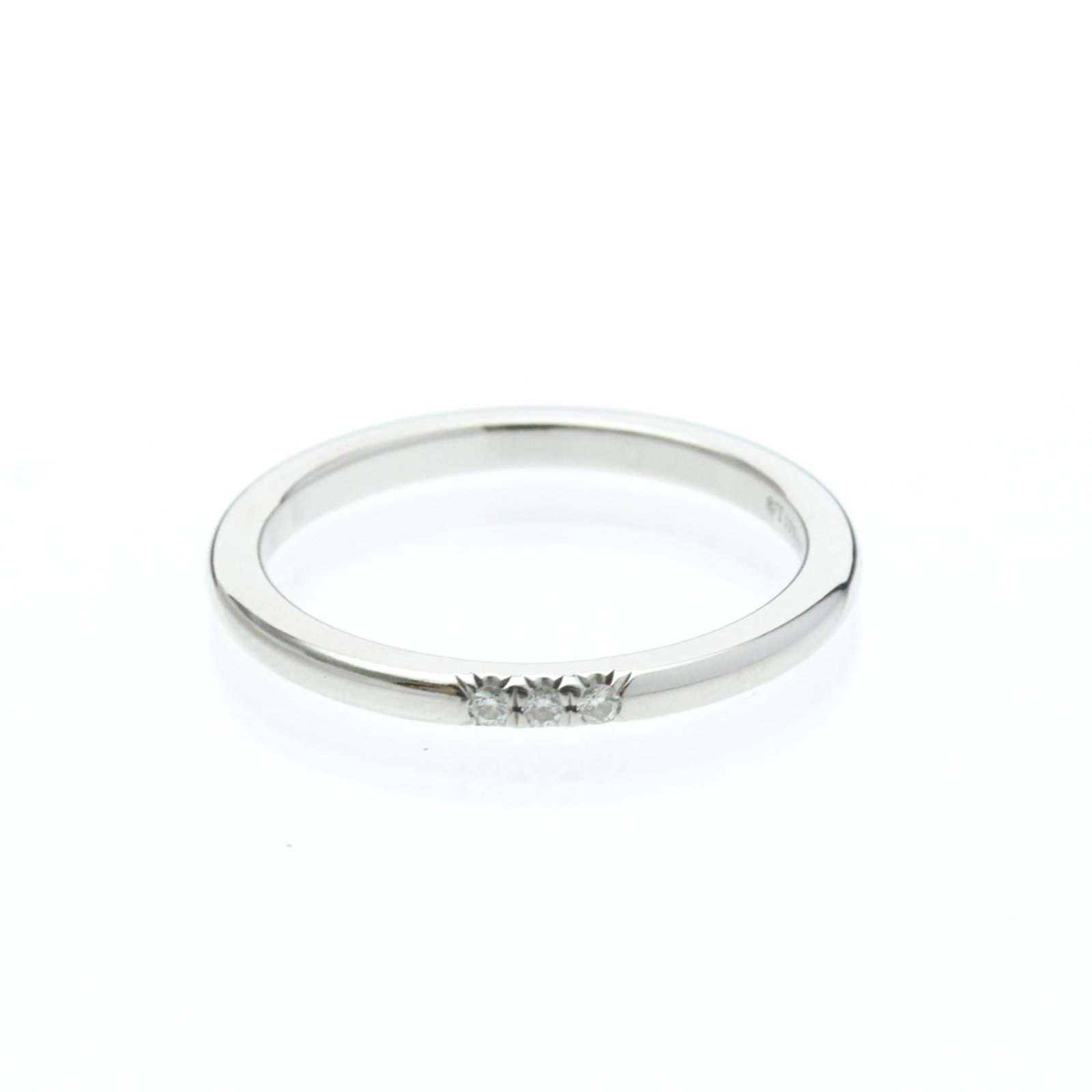 Tiffany band ring platinum: Tiffany band ring platinum Platinum Tiffany band ring with a diamond stone, featuring a sleek design and silver finish. Made from high-quality platinum metal, this ring boasts a classic style that