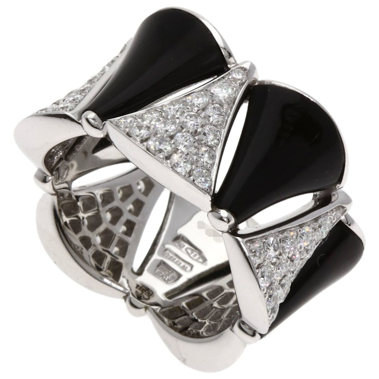 Bvlgari Band Ring White Gold (18K): Bvlgari Band Ring White Gold (18K) Bvlgari Band Ring in White Gold (18K) features a sleek and sophisticated design, showcasing the luxury brand's signature style. Made from high-quality white gold