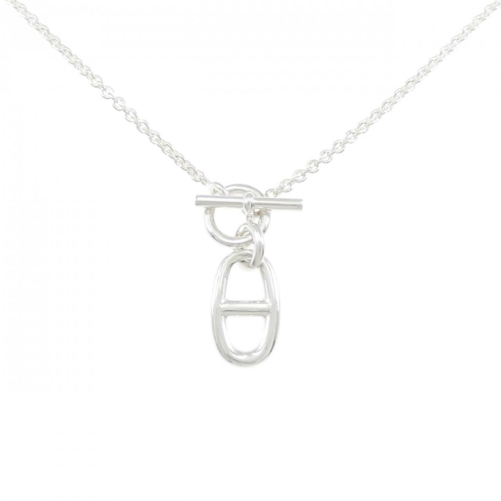 Hermes Chaine D'Ancre Necklace: Hermes Chaine D'Ancre Necklace Silver Hermes Chaine D'Ancre Necklace, featuring a 30.3mm x 11.3mm pendant on a 40 cm chain, in used condition with some scratches and traces of usage, available for