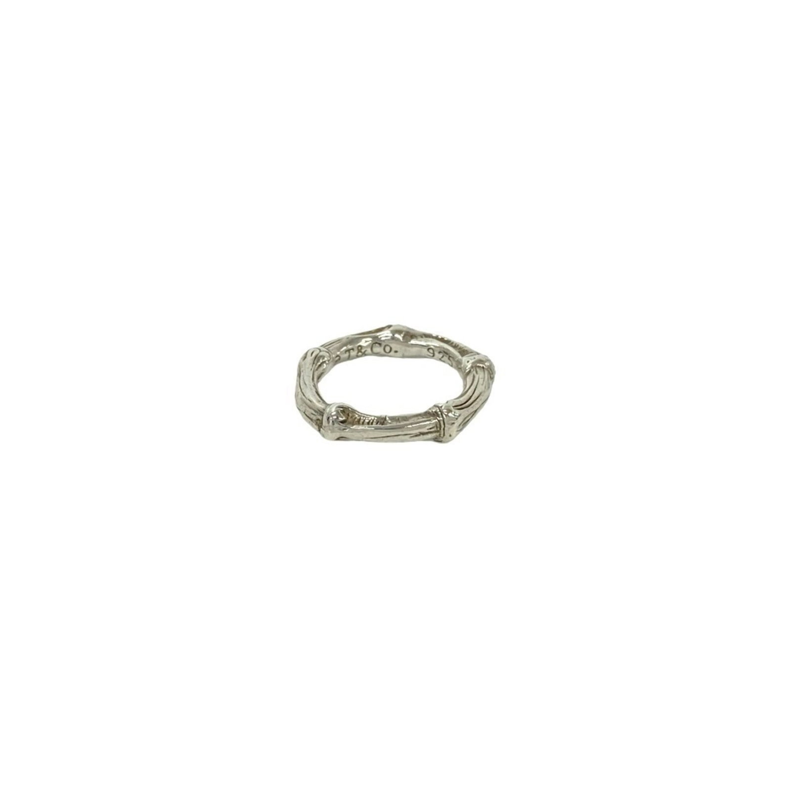 Tiffany Band Ring Silver 925: Tiffany Band Ring Silver 925 Silver 925 band ring from Tiffany, featuring a classic design with subtle wear from previous use. The ring bears traces of usage and minor scratches, but remains in good c