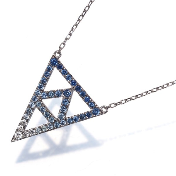Ahkah Necklace Sapphire 0.45Ct Diamond 0.02Ct 18K 750 White Gold: Ahkah Necklace Sapphire 0.45Ct Diamond 0.02Ct 18K 750 White Gold The Ahkah Necklace Sapphire features a stunning 0.45Ct natural sapphire as its centerpiece, paired with a delicate 0.02Ct diamond.