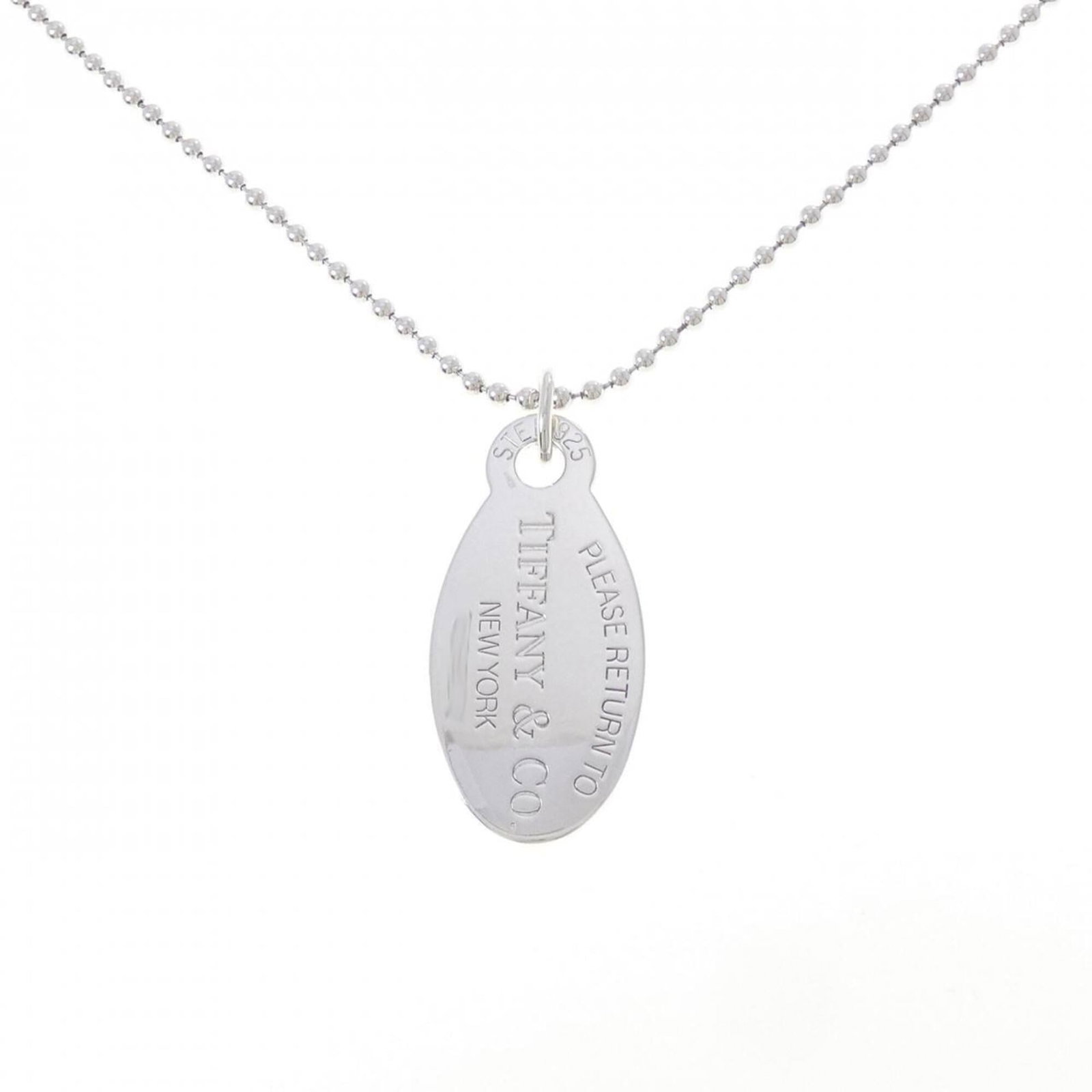 Return To Tiffany Necklace: Return To Tiffany Necklace Silver 925 Return To Tiffany Necklace with a pendant size of 42.1mm x 20.5mm, available in a neck circumference of 86 cm / 33.85''. The necklace bears a few traces of usage 