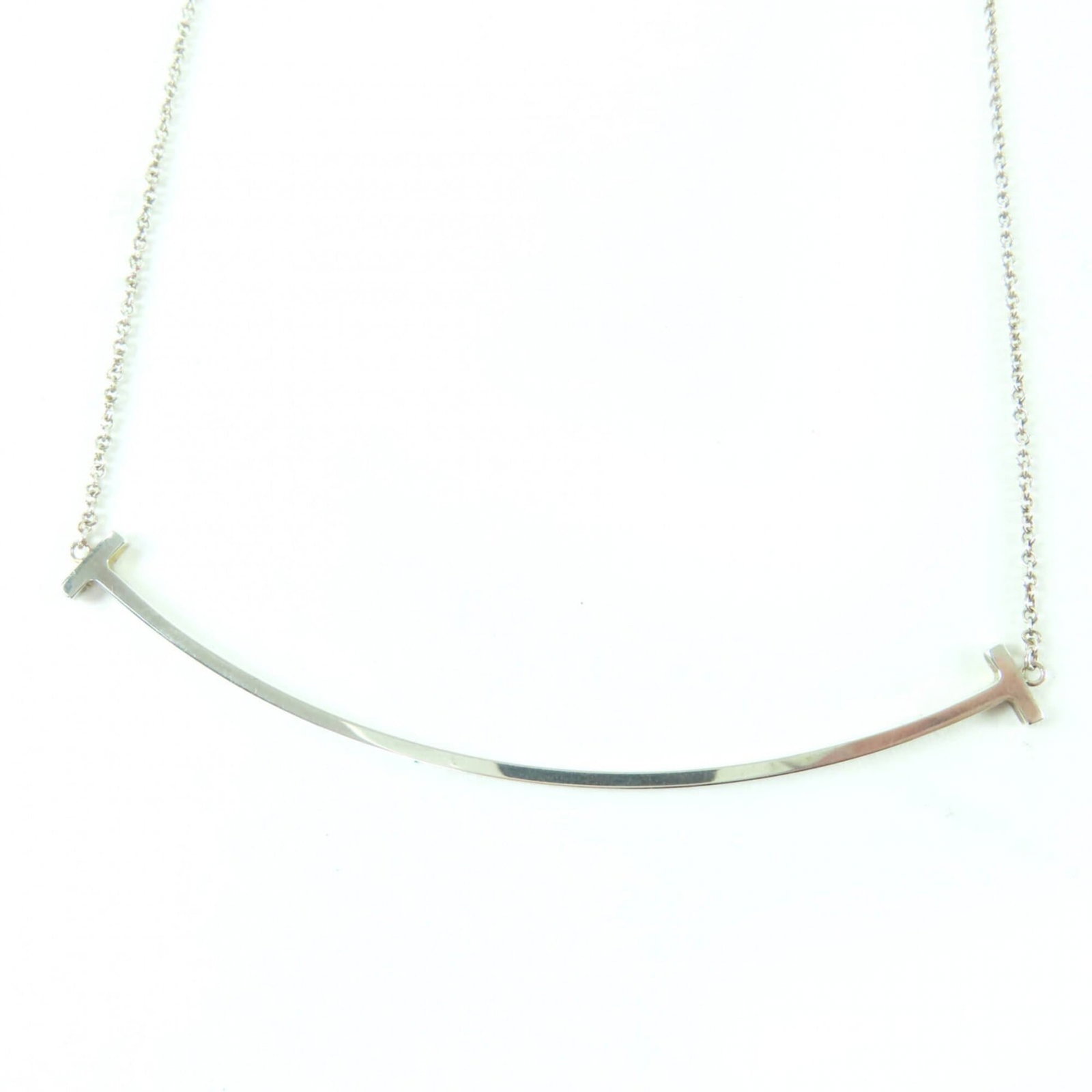 Smile Pendant Necklace Ag925 Large Silver Women'S 2.8G Tiffany Co.: Smile Pendant Necklace Ag925 Large Silver Women'S 2.8G Tiffany Co. The Tiffany Co. Smile Pendant Necklace features a large silver pendant with an Ag925 hallmark, measuring 5mm x 80mm. This 40.5 cm -