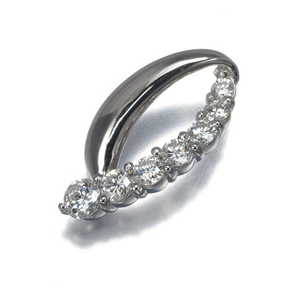 Diamond 0.50Ct Pendant 900 Platinum: Diamond 0.50Ct Pendant 900 Platinum 900 Platinum pendant features a natural diamond weighing 0.50 carats, set in a stylish design. The platinum metal purity ensures durability and longevity. This beau