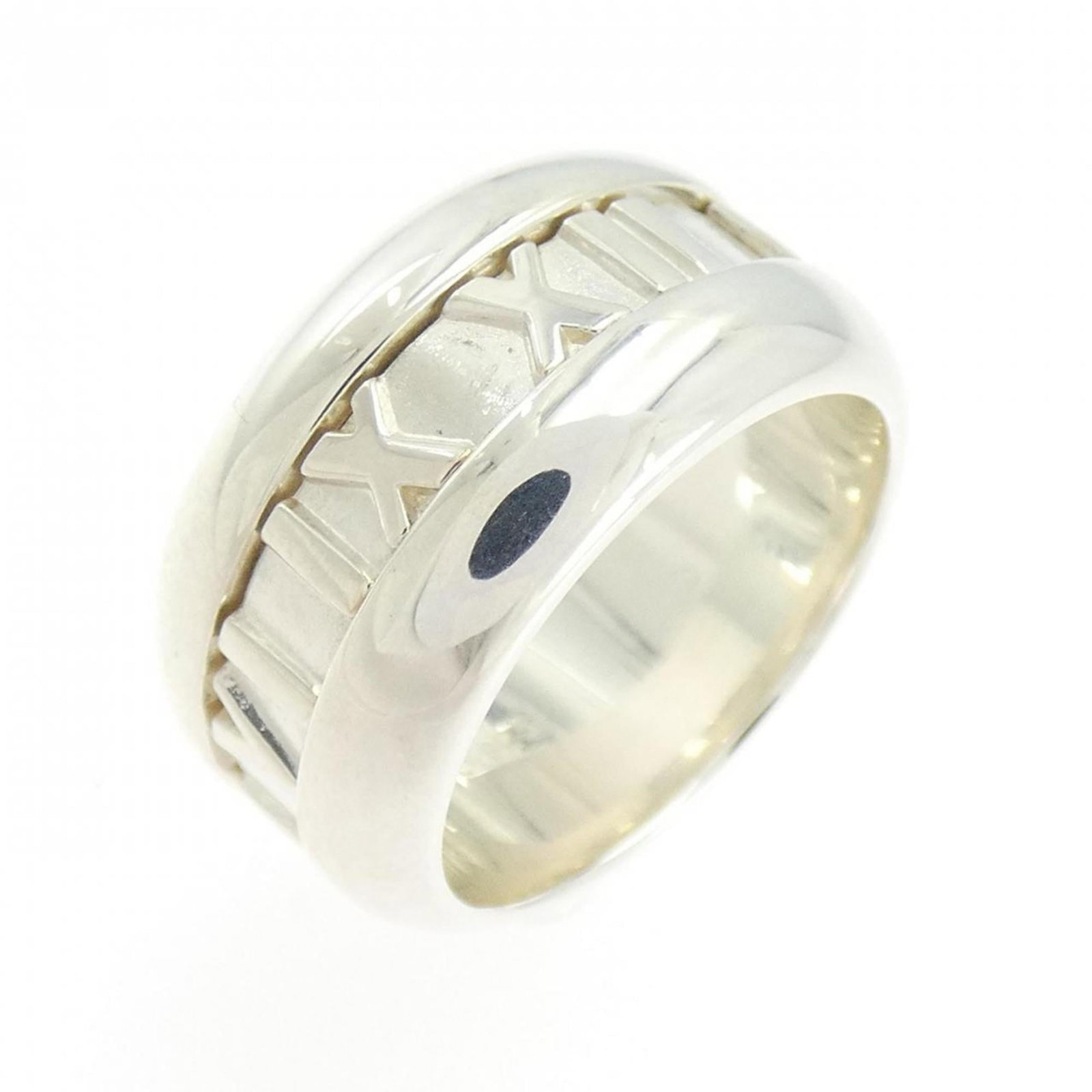 Tiffany Band Ring Silver 925: Tiffany Band Ring Silver 925 Silver band ring from Tiffany, featuring a classic design with a 9.3mm width and 8.2g weight, suitable for women's US size 3.5. This used silver ring bears traces of usage