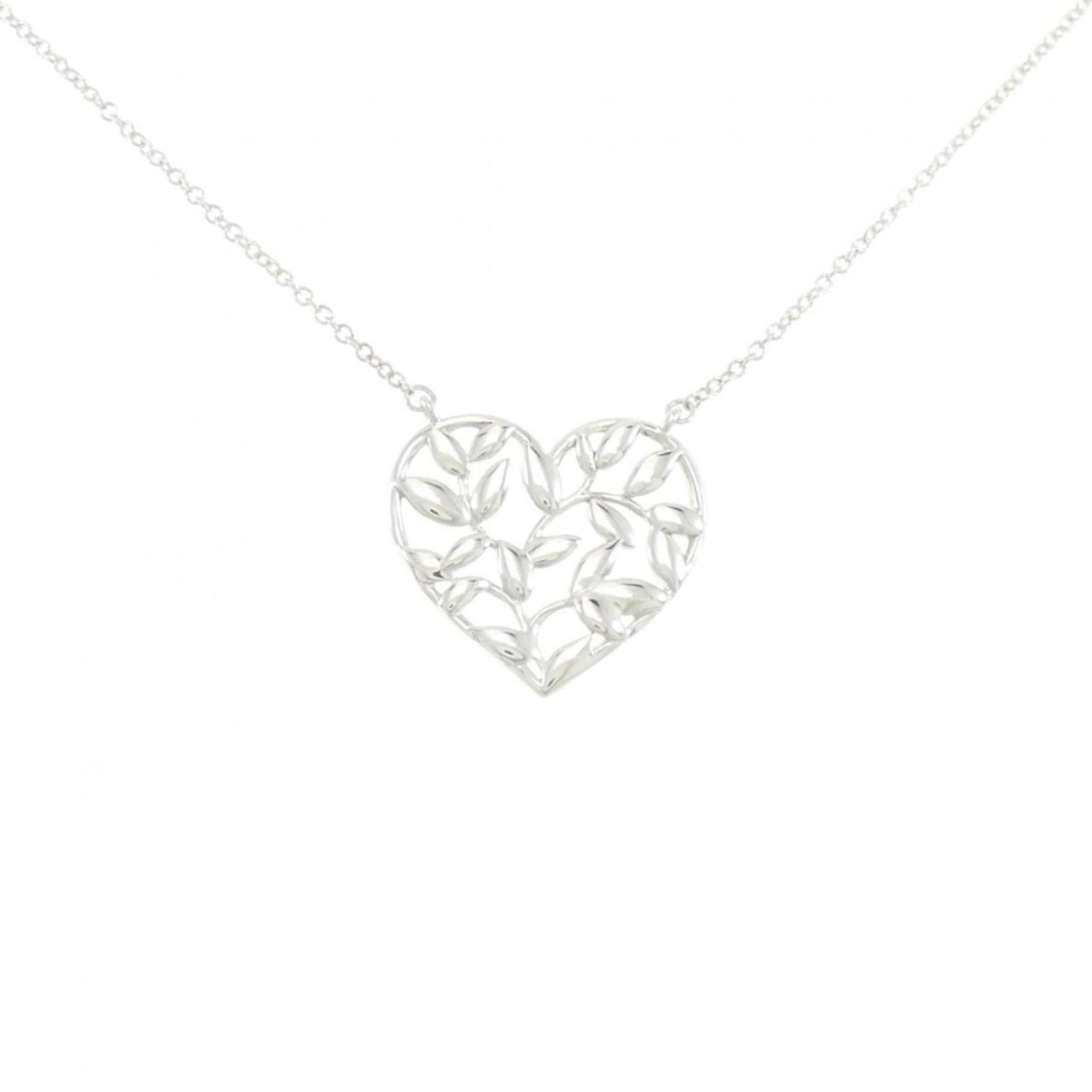 Olive leaf necklace by Tiffany: Olive leaf necklace by Tiffany Silver 925 olive leaf pendant on a necklace with a silver chain, measuring 46 cm in circumference. The pendant itself is 16.2mm x 18.1mm in size and bears a signature.