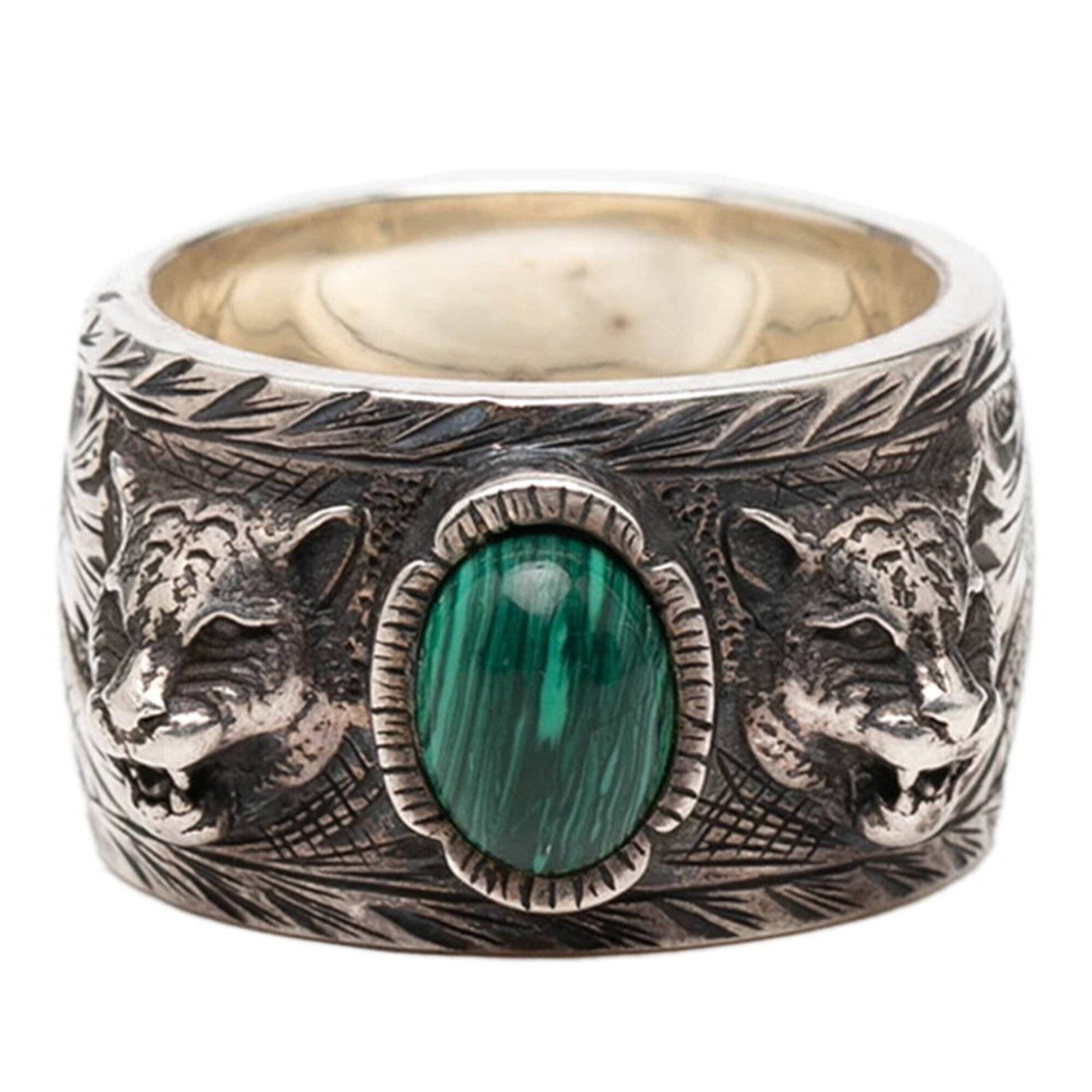 Gucci ring band silver 925: Gucci ring band silver 925 Silver 925 Gucci ring band, featuring the iconic Gucci brand. This used item has some minor signs of wear, with a few traces of usage and slight scratches/dirt, but remains 
