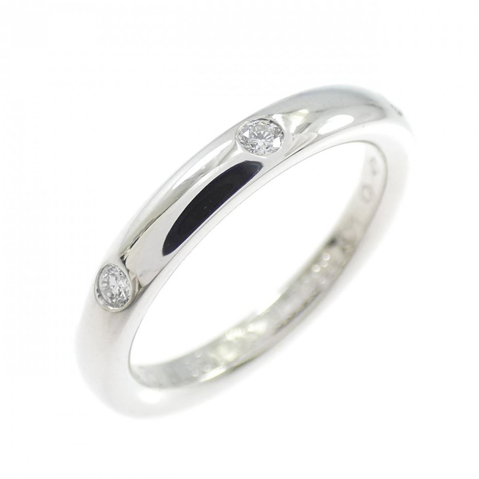 Van Cleef Tendremont Arpels Etoile Ring: Van Cleef Tendremont Arpels Etoile Ring Van Cleef & Arpels' Tendremont Arpels Etoile Ring boasts elegant design, set in platinum. The silver tone adds a touch of sophistication to this timeless piece,