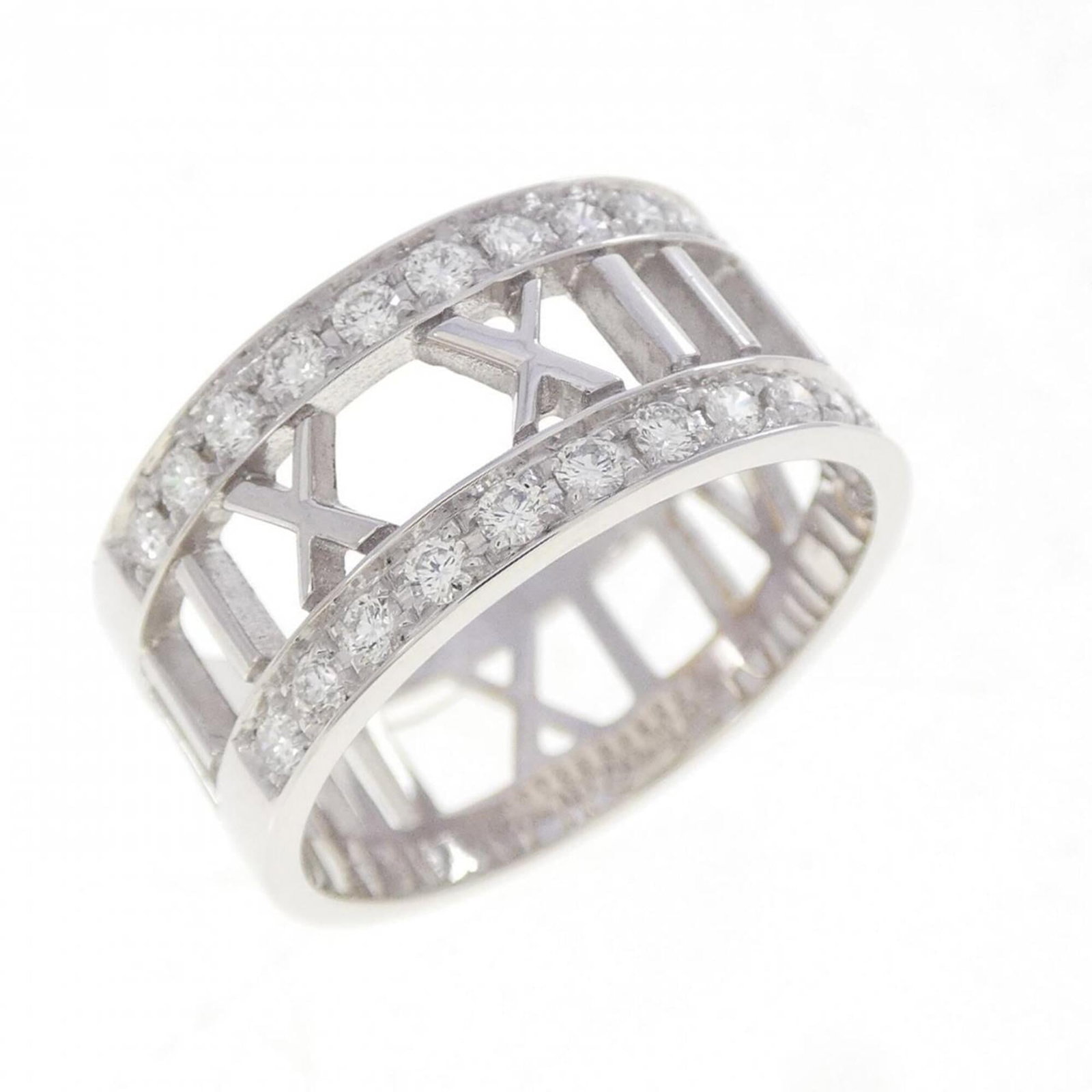 Tiffany Band Ring White Gold (18K): Tiffany Band Ring White Gold (18K) Tiffany Band Ring White Gold (18K) features a stunning diamond-set design in white gold, crafted with 18K material. This beautiful band ring has been carefully maint