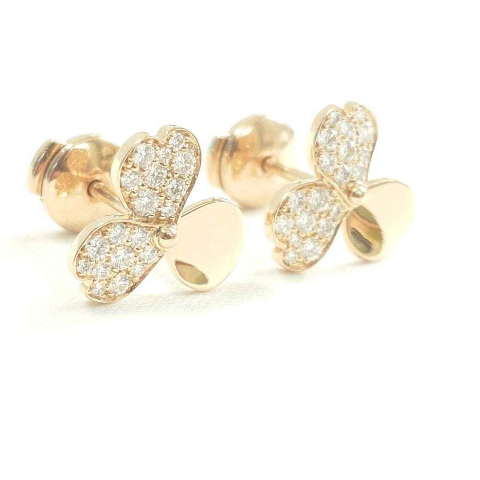 Tiffany Stud Earrings Rose Gold (18K): Tiffany Stud Earrings Rose Gold (18K) Rose Gold (18K) Stud Earrings with a touch of vintage charm, bearing a few traces of usage and minor scratches. Measuring 11.50mm x 12.50mm, these earrings showca