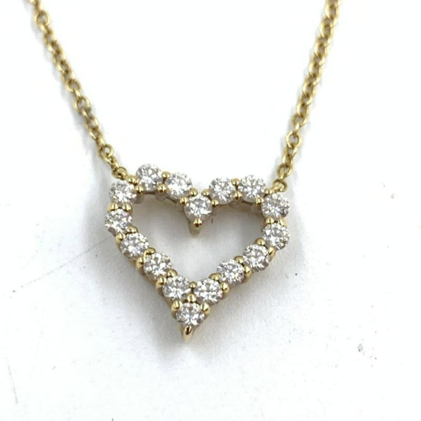 Tiffany Co Sentimental Heart Necklace Au750: Tiffany Co Sentimental Heart Necklace Au750 Au750 gold Tiffany Co Sentimental Heart Necklace, featuring a classic design with a touch of elegance. The necklace boasts a gold finish and measures approx