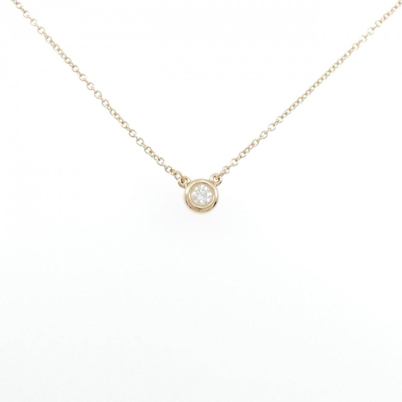 Tiffany by yard necklace: Tiffany by yard necklace Tiffany necklace in pink gold (18K) features a diamond pendant, measuring 5.2mm in diameter. The necklace has a 41 cm circumference and bears a signature. In very good conditi