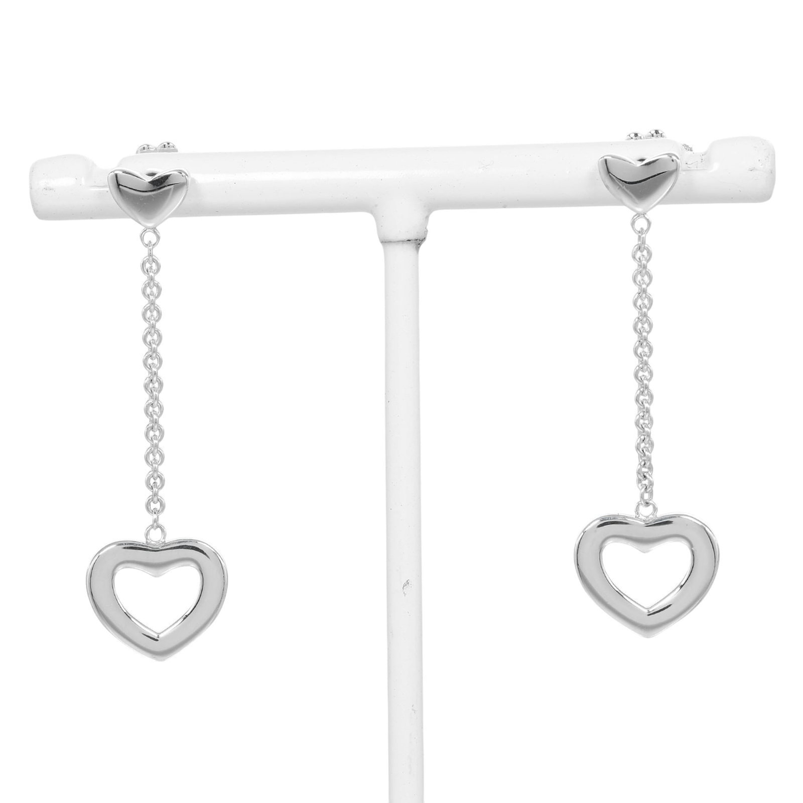 Drop earrings silver 925 by Tiffany: Drop earrings silver 925 by Tiffany Silver 925 by Tiffany drop earrings, showcasing the iconic brand's signature style. Made from high-quality silver with a subtle weight, these earrings feature a cla