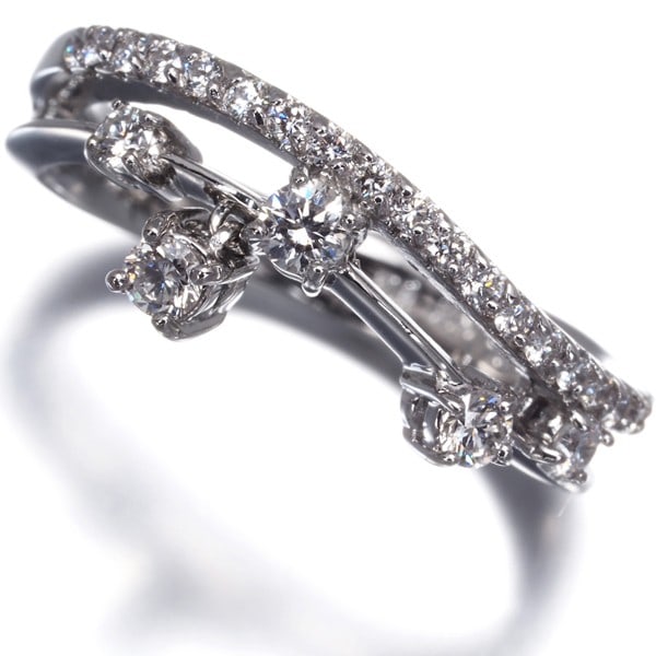 Ponte Vecchio Ring Diamond 0.36Ct Wave Drop Us5.25-5.5 18K 750 White Gold: Ponte Vecchio Ring Diamond 0.36Ct Wave Drop Us5.25-5.5 18K 750 White Gold The Ponte Vecchio Ring boasts an impressive 0.36ct wave drop diamond, set in 18k white gold with a rich history behind its