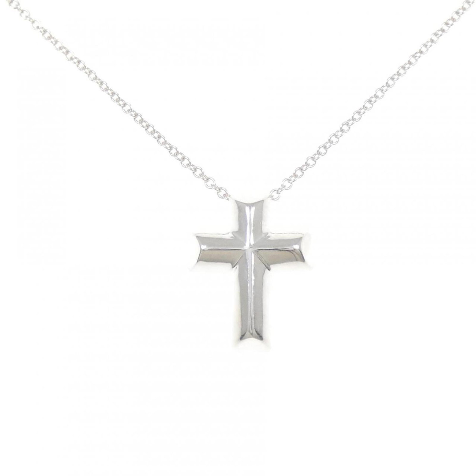 Tiffany tenderness necklace: Tiffany tenderness necklace Tiffany's sterling silver necklace features a delicate pendant, measuring 15.3mm x 12.9mm, suspended from a chain with a neck circumference of 41 cm / 16.14''. The piece