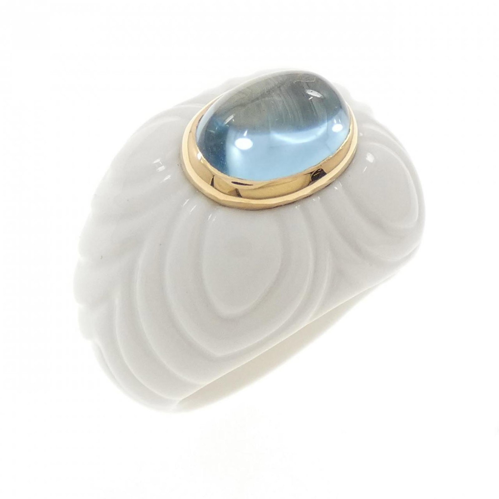 Bvlgari Band Ring: Bvlgari Band Ring Bvlgari Band Ring features an 18K blue topaz stone set in a high-quality metal band, showcasing a classic design with a subtle width of 18.5mm. The ring bears some minor scratches an