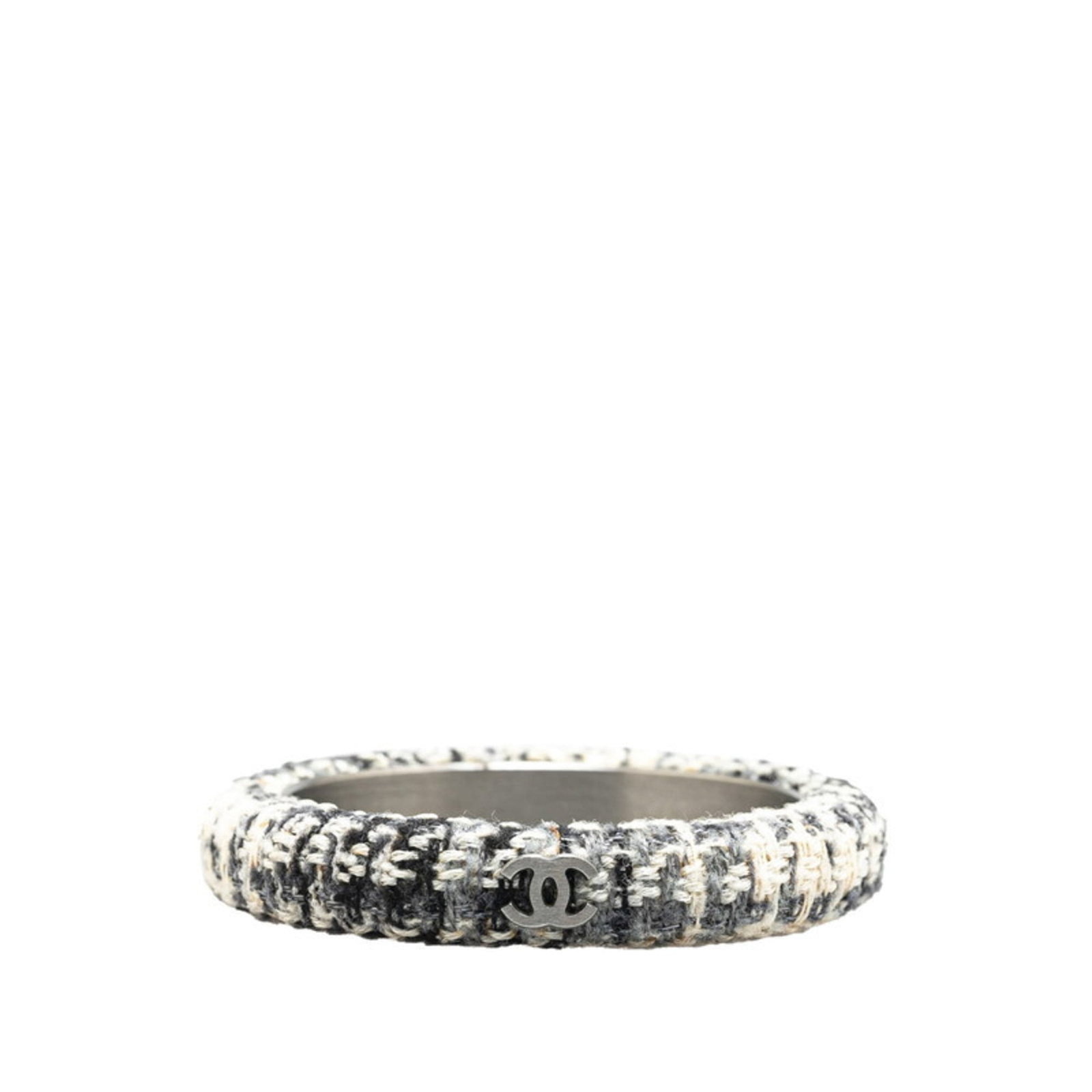 Chanel Bangle Metal: Chanel Bangle Metal Black, Gray, and White Metal Chanel Bangle with Traces of Usage. This 20cm bangle features metal construction in three distinct colors, bearing signs of previous use. The item is