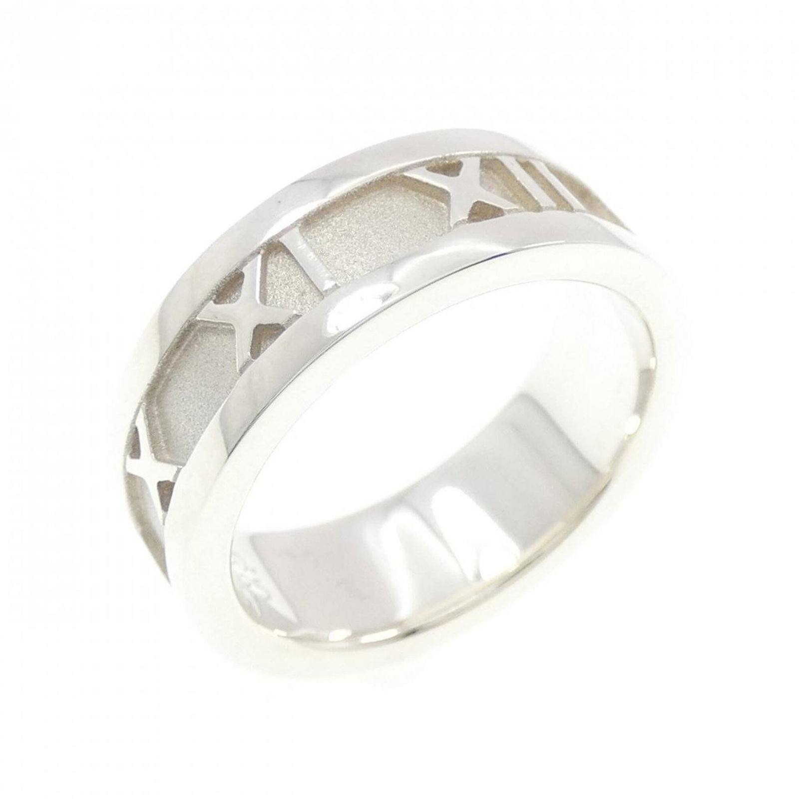 Tiffany Band Ring Silver 925: Tiffany Band Ring Silver 925 Silver band ring from Tiffany, made from high-quality Silver 925 material. The item bears some minor scratches and dirt, but remains in very good condition overall. This