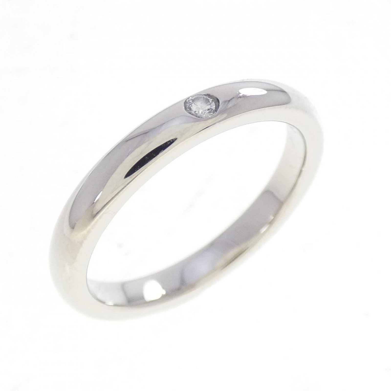 Platinum ring by Tiffany band: Platinum ring by Tiffany band Platinum ring by Tiffany features a band design with diamond stone, crafted from high-quality platinum material. This 950-plated piece boasts a sleek and sophisticated