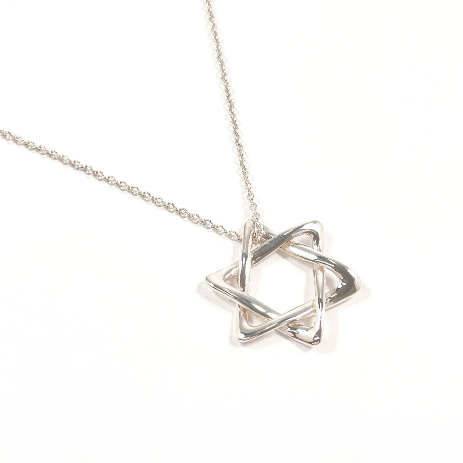 Tiffany star silver Elsa Peretti women's necklace of sterling 925 Tiffany.: Tiffany star silver Elsa Peretti women's necklace of sterling 925 Tiffany. Sterling silver necklace from Tiffany & Co., featuring Elsa Peretti's iconic design, showcases elegant simplicity with its