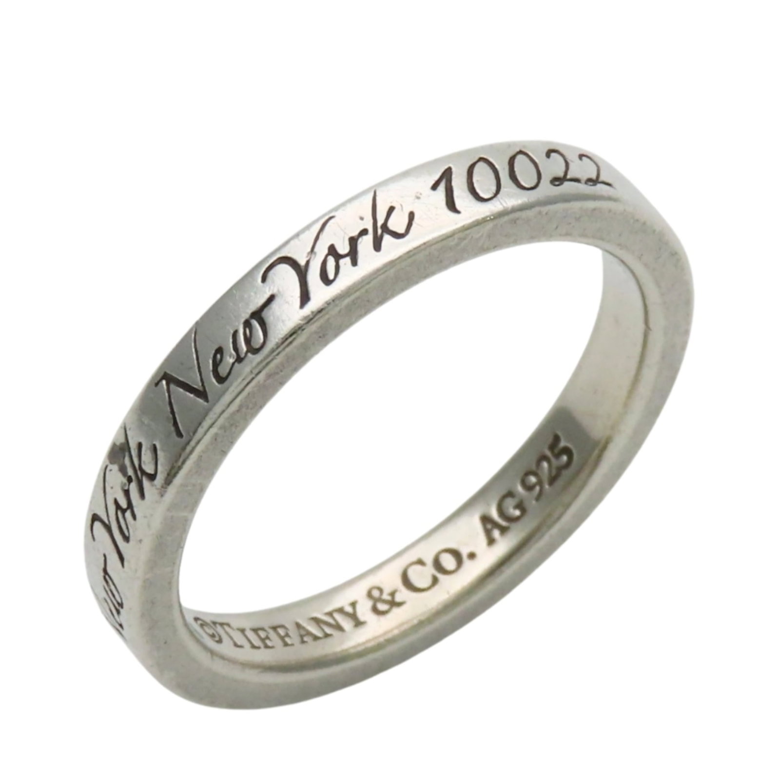 Tiffany Band Ring Silver 925: Tiffany Band Ring Silver 925 Silver 925 band ring from Tiffany, featuring a classic design with subtle wear and minor scratches. This used ring is in good condition, showing signs of previous use. A