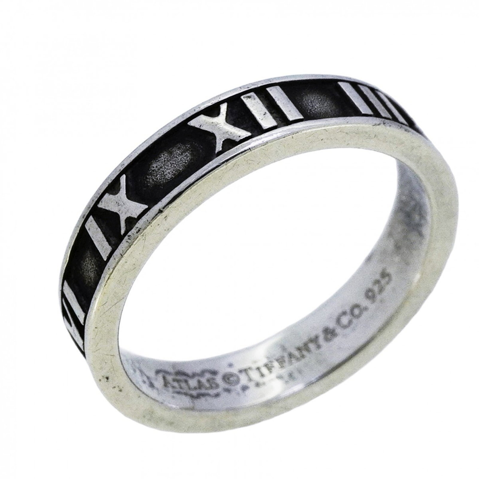 Tiffany Band Ring Silver 925: Tiffany Band Ring Silver 925 Silver 925 band ring from Tiffany, featuring a classic design with subtle wear evident. Traces of usage and minor scratches can be seen, but overall the condition remains
