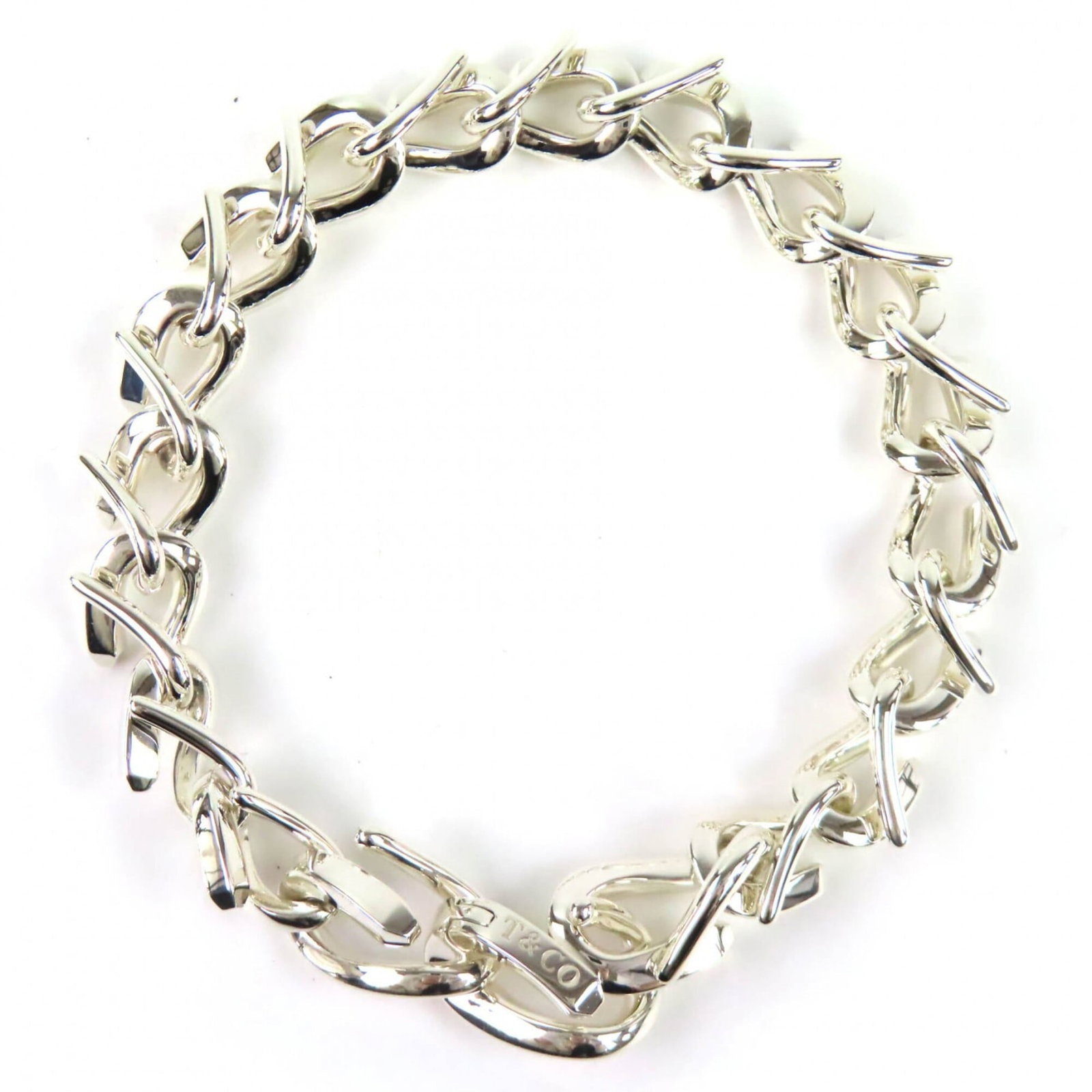 Charm Tiffany Bracelet 925 Silver: Charm Tiffany Bracelet 925 Silver Charm Tiffany Bracelet 925 Silver features a silver 925 material and a width of 1cm, making it a delicate accessory. The bracelet boasts a total length of 19.5cm,
