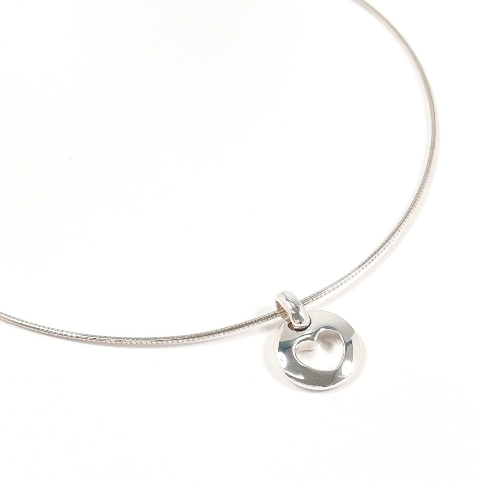 Tiffany&Co. Tiffany Pierced Heart Necklace Sterling Silver 925 Silver Women'S: Tiffany&Co. Tiffany Pierced Heart Necklace Sterling Silver 925 Silver Women'S Sterling silver Tiffany&Co. necklace with a pierced heart pendant, crafted from 925 silver and featuring a classic design.