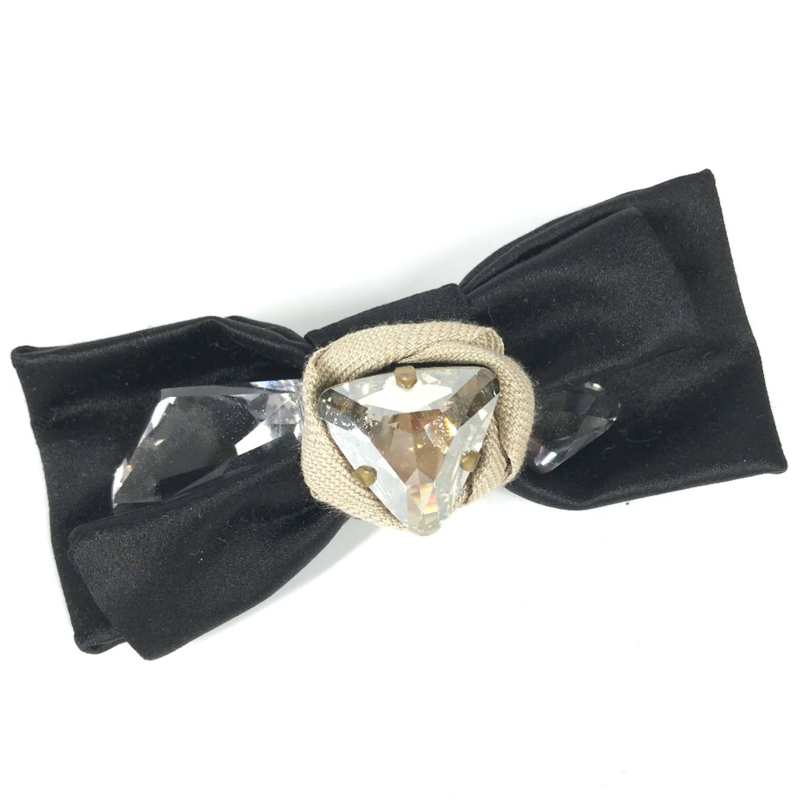 Brooch Miu Other: Brooch Miu Other Black brooch with a W4.5inch / W11.5cm size, bearing a signature from the artist Miu Miu. This refurbished item has hardly any traces of usage and is in very good condition. The