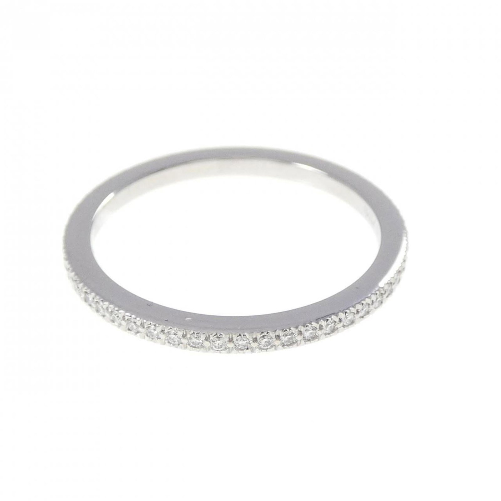 Platinum ring by Tiffany band: Platinum ring by Tiffany band Platinum ring by Tiffany features a band design with diamond stone, crafted from high-quality platinum material. This 950-plated piece boasts a sleek and sophisticated lo