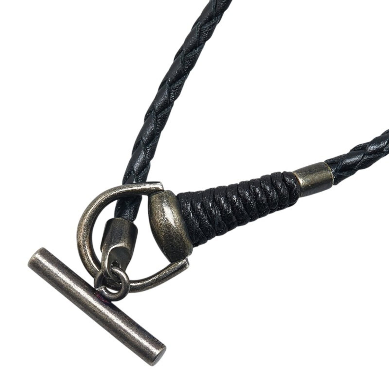 Horsebit choker leather Gucci black Sv925 silver women's: Horsebit choker leather Gucci black Sv925 silver women's Black leather choker with silver Gucci Sv925 buckle, featuring the iconic Horsebit detail. This pre-owned piece showcases signs of wear and