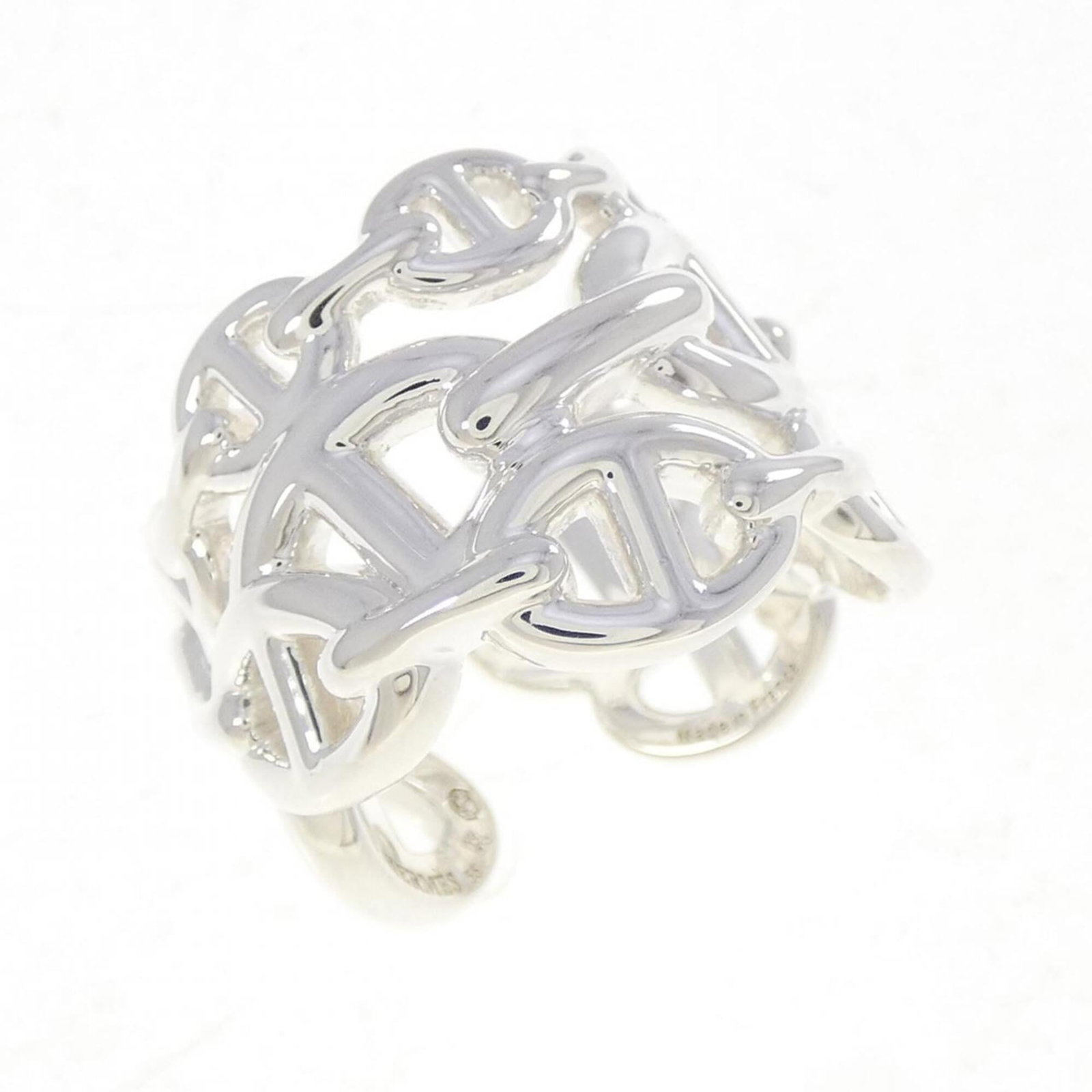 Ring Hermes Silver Band 925: Ring Hermes Silver Band 925 Silver band ring from Hermes, made from high-quality 925 silver. With its sleek design and durable construction, this classic band is perfect for everyday wear. In