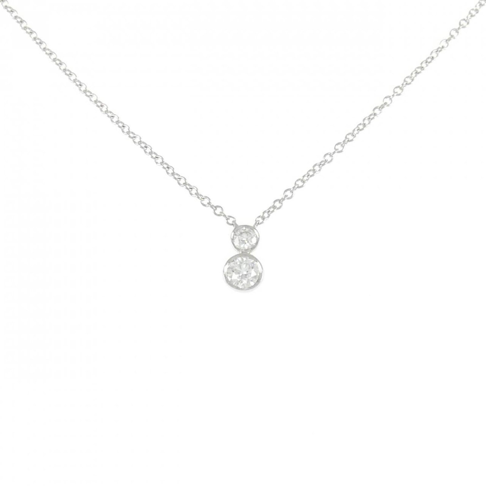Tiffany Necklace Swing Set Bezel: Tiffany Necklace Swing Set Bezel Platinum Tiffany Necklace Swing Set Bezel, featuring a striking design with a 7mm x 4.1mm pendant suspended from a 40 cm platinum chain, showcasing the intricate